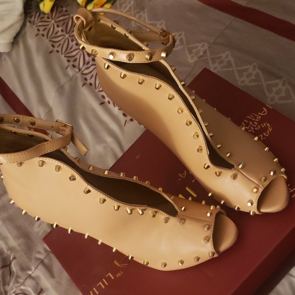High heel booties